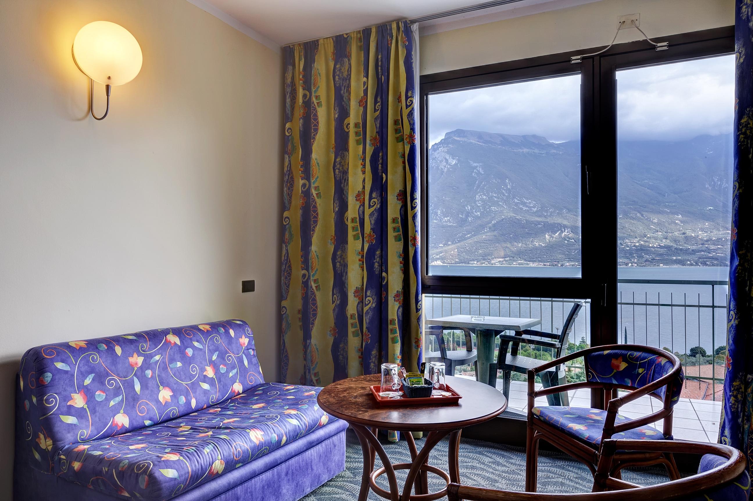 Hotel San Pietro リモーネ・スル・ガルダ エクステリア 写真