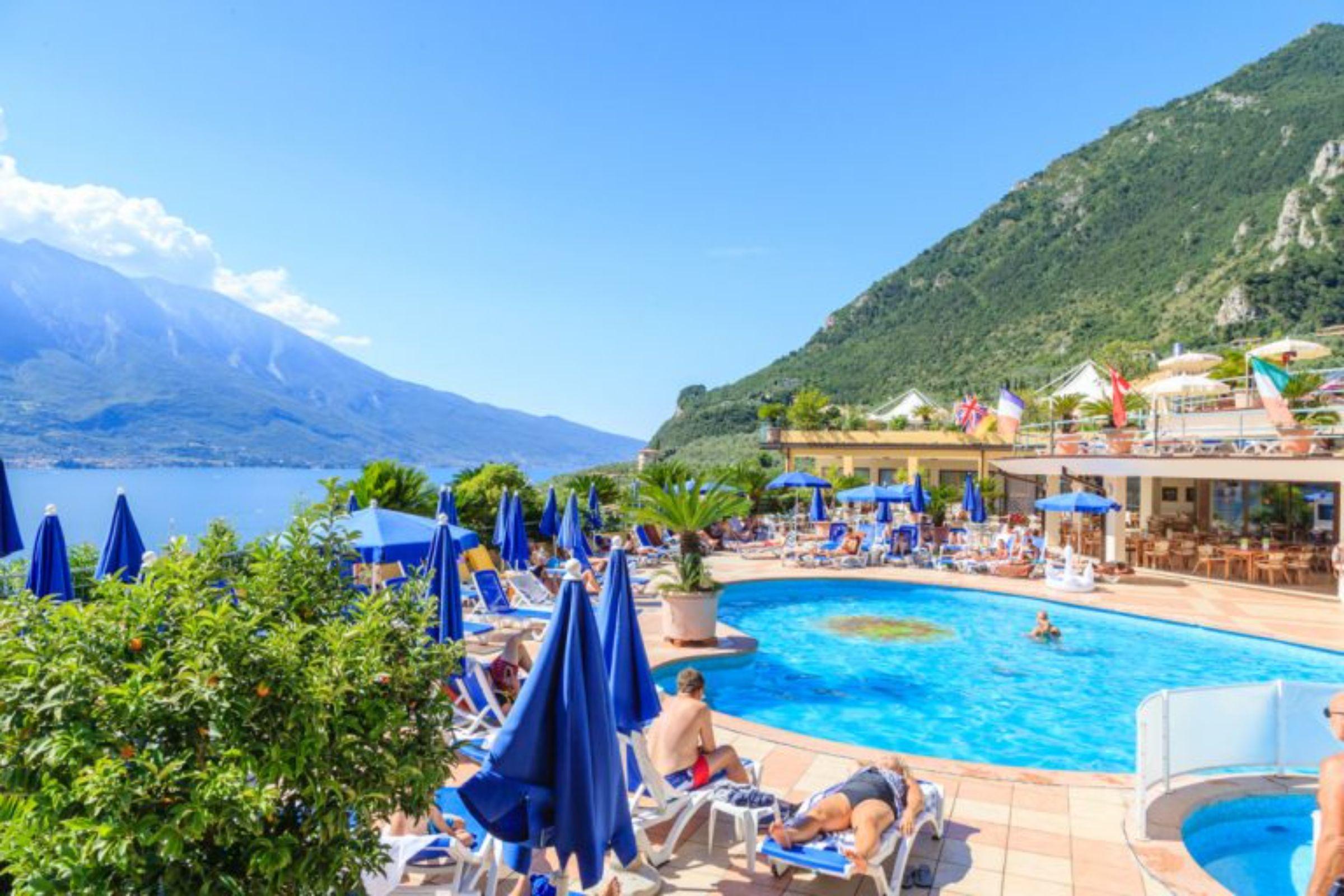 Hotel San Pietro リモーネ・スル・ガルダ エクステリア 写真