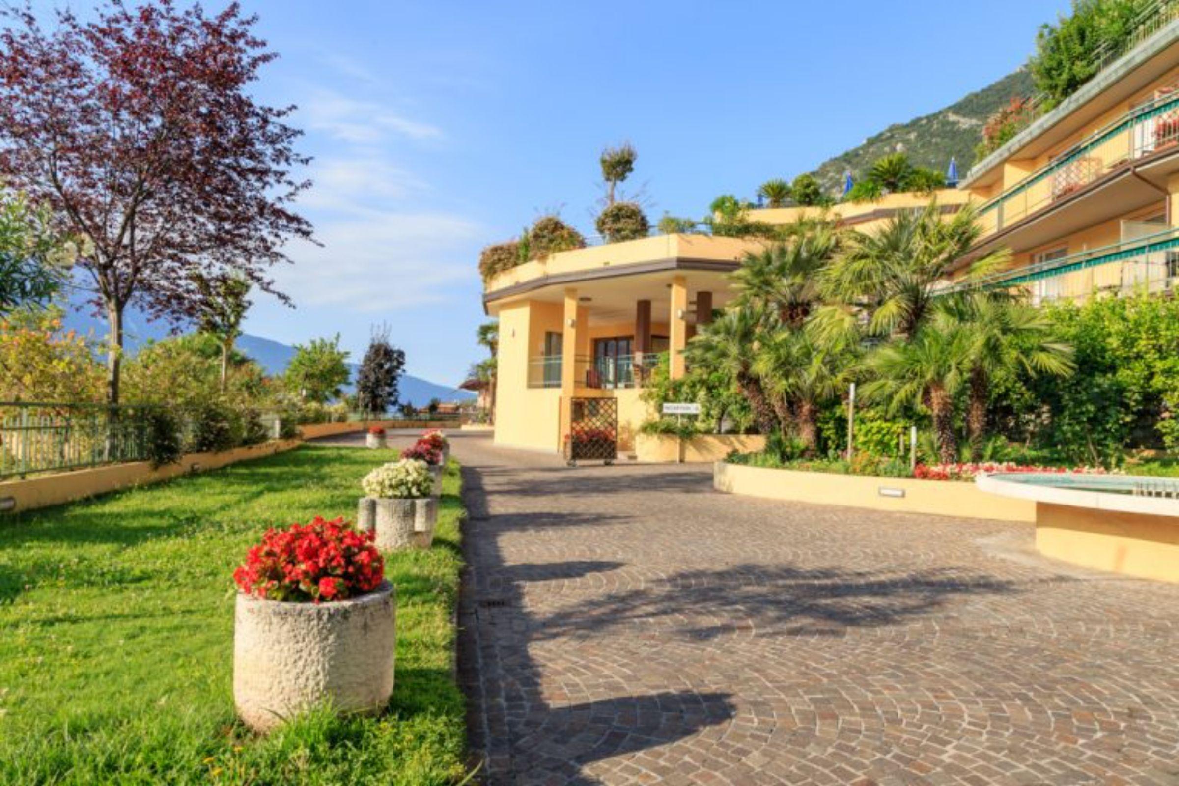 Hotel San Pietro リモーネ・スル・ガルダ エクステリア 写真