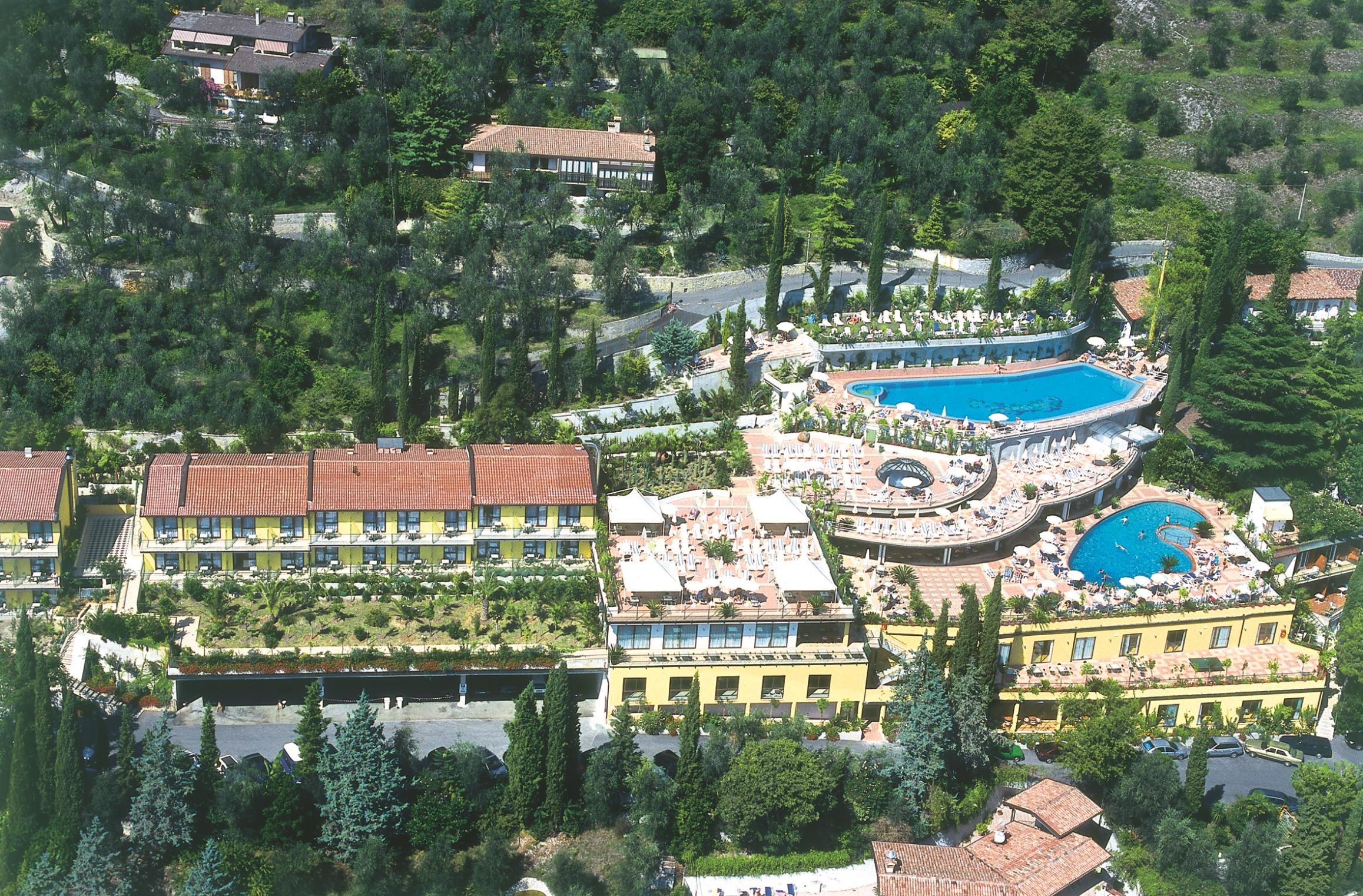 Hotel San Pietro リモーネ・スル・ガルダ エクステリア 写真