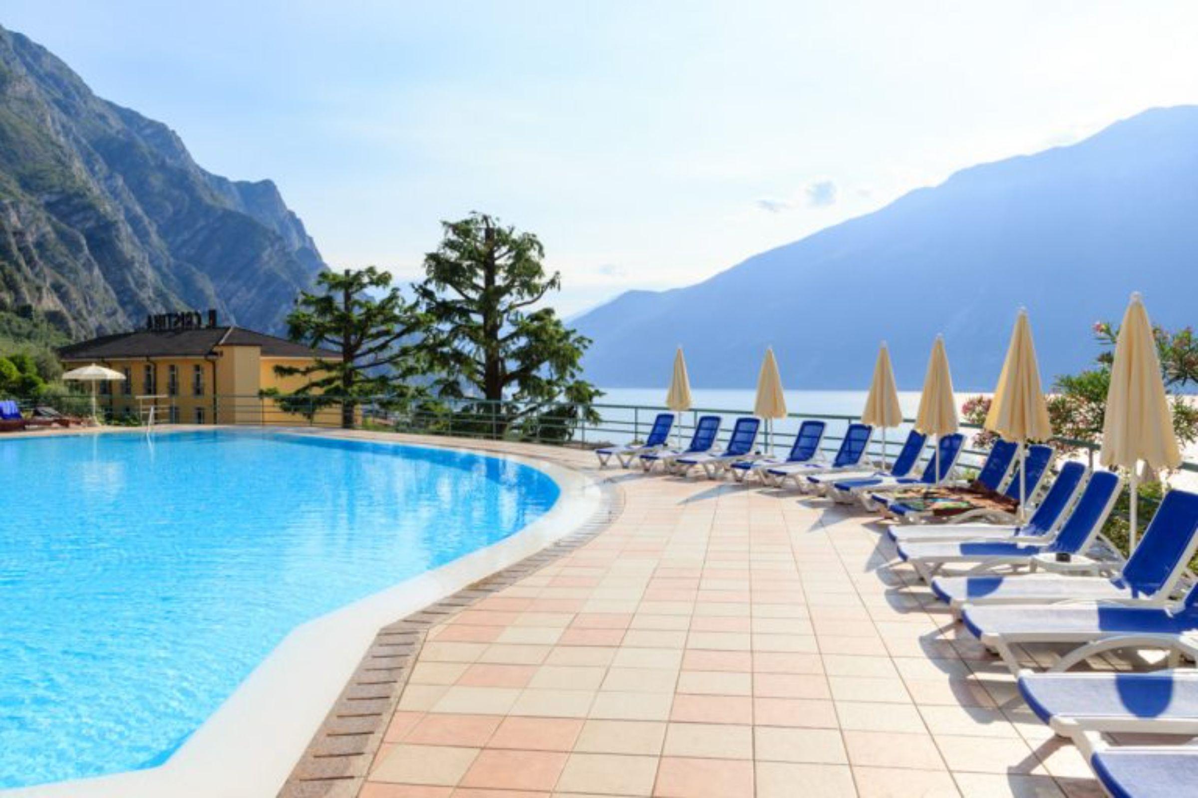 Hotel San Pietro リモーネ・スル・ガルダ エクステリア 写真