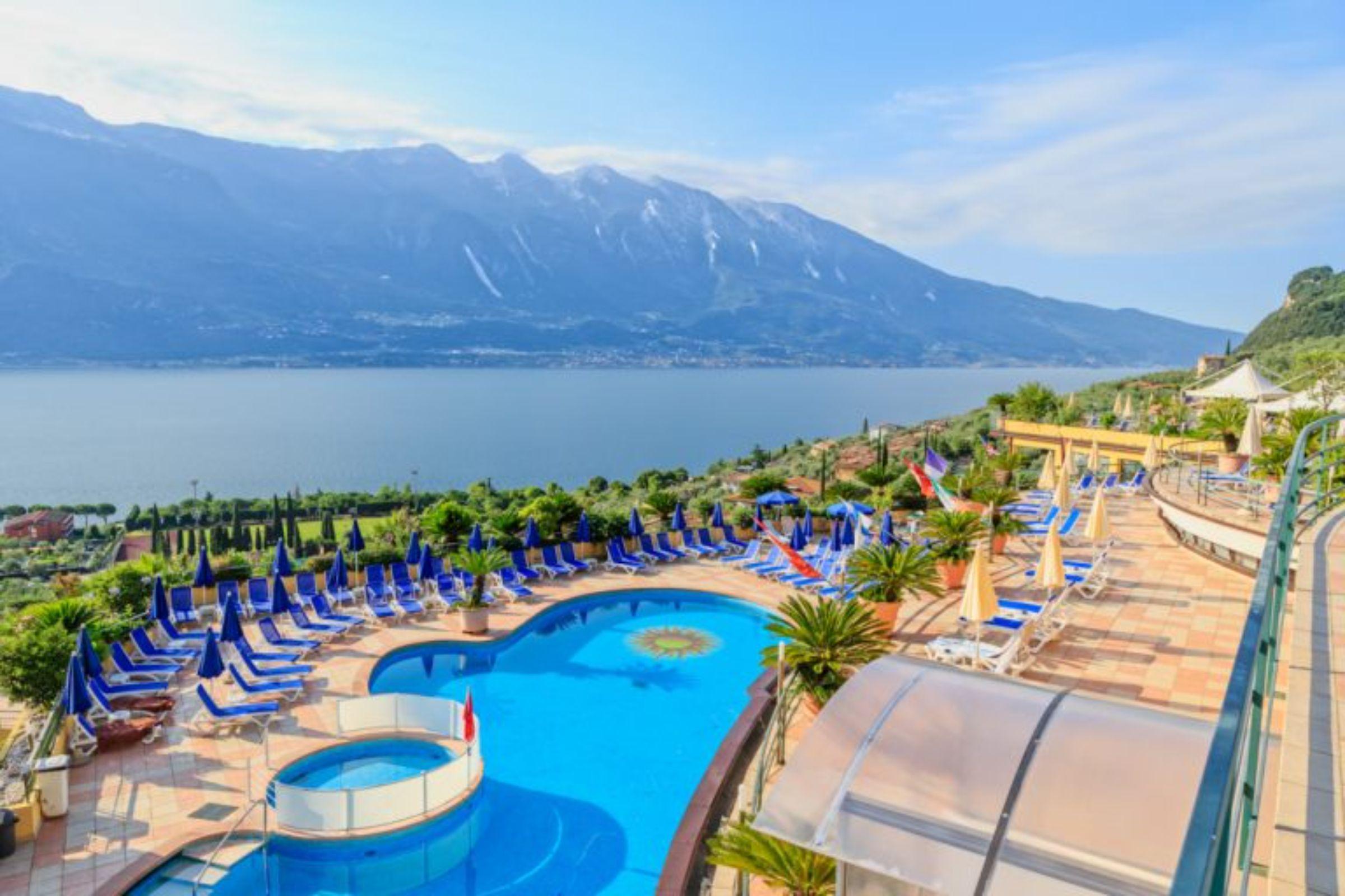 Hotel San Pietro リモーネ・スル・ガルダ エクステリア 写真