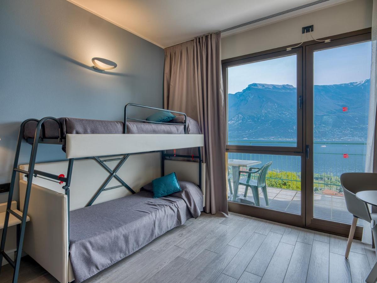 Hotel San Pietro リモーネ・スル・ガルダ エクステリア 写真