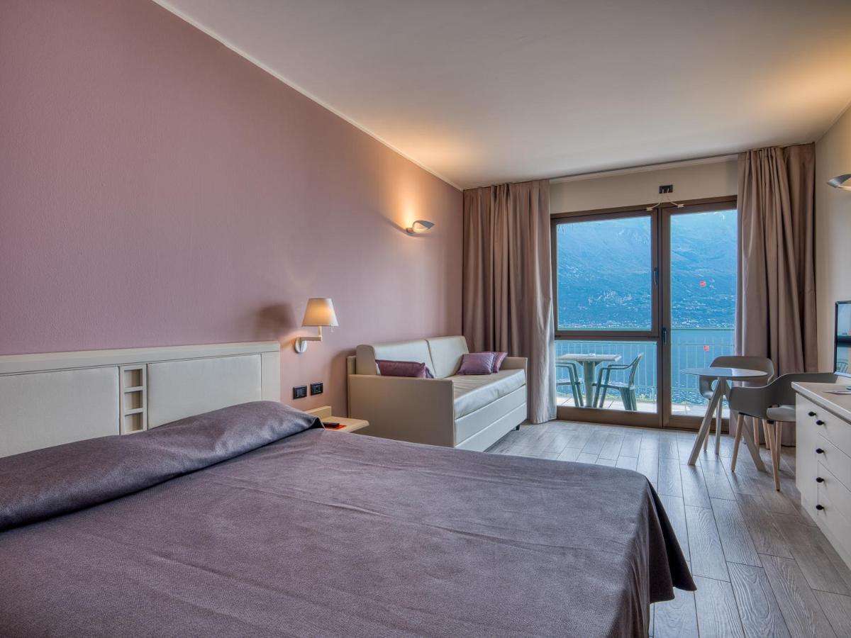 Hotel San Pietro リモーネ・スル・ガルダ エクステリア 写真