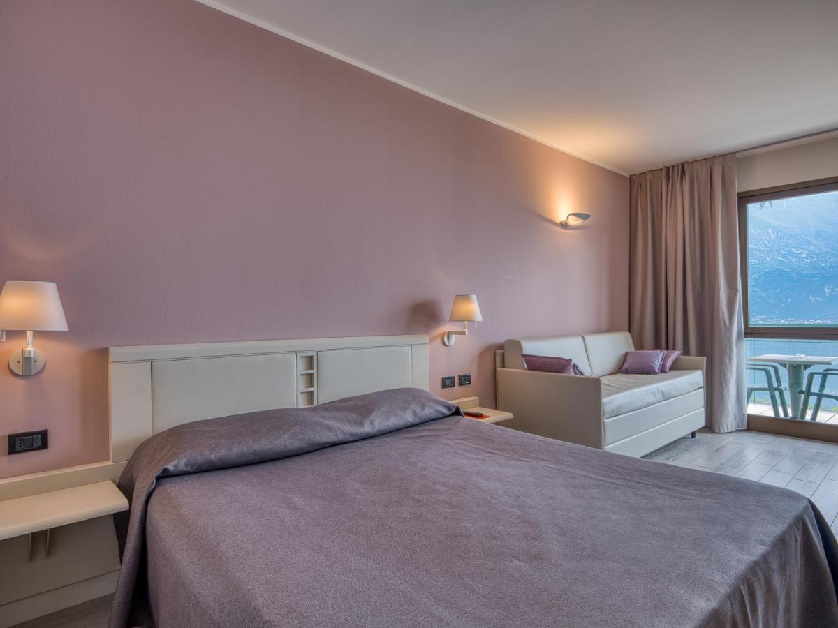 Hotel San Pietro リモーネ・スル・ガルダ エクステリア 写真