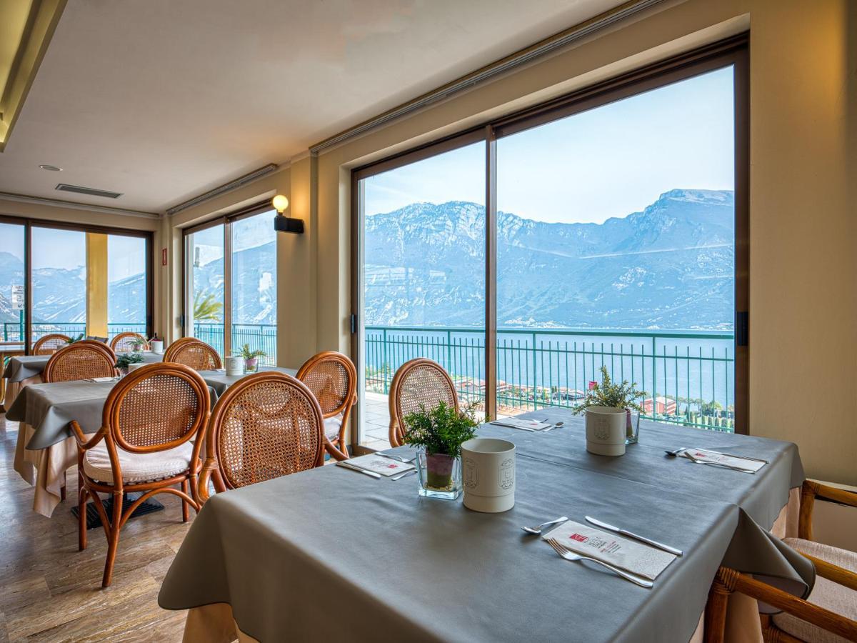 Hotel San Pietro リモーネ・スル・ガルダ エクステリア 写真